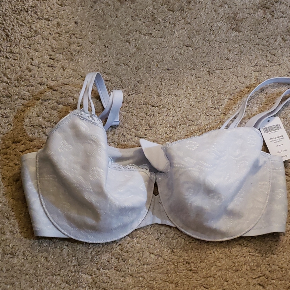 NWT!! Soma enticing lift bra light blue